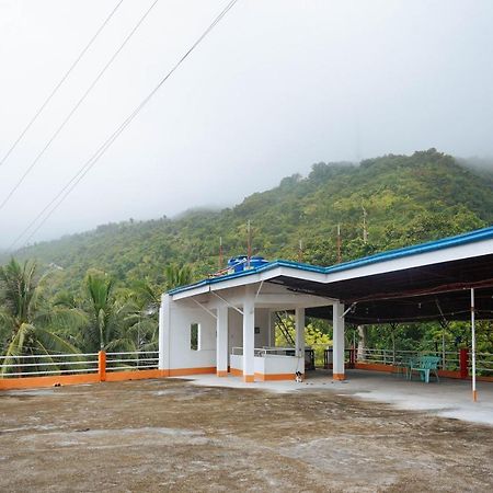 C Star Travellers Inn Oslob Exteriér fotografie