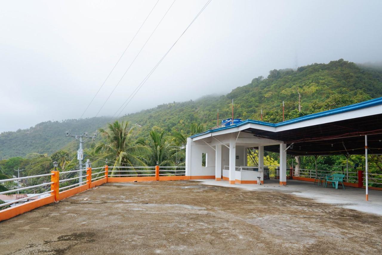 C Star Travellers Inn Oslob Exteriér fotografie