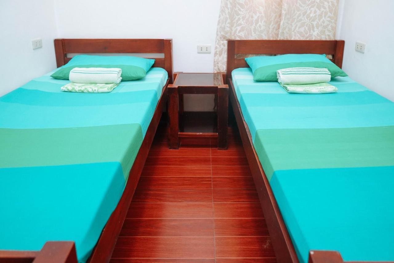 C Star Travellers Inn Oslob Exteriér fotografie