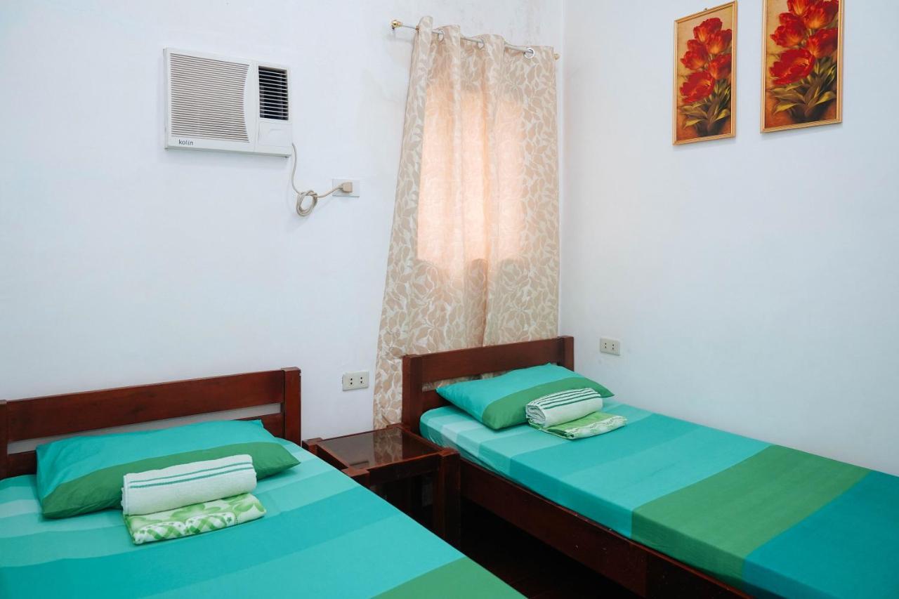 C Star Travellers Inn Oslob Exteriér fotografie